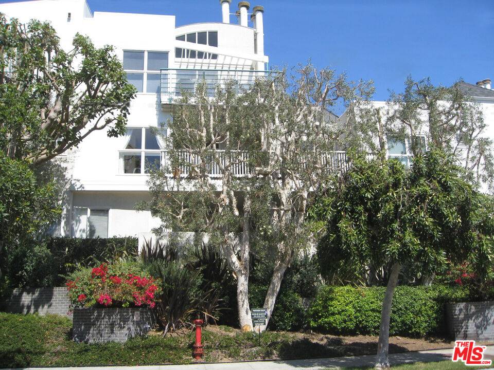 2913  3RD ST 2BR Santa Monica La