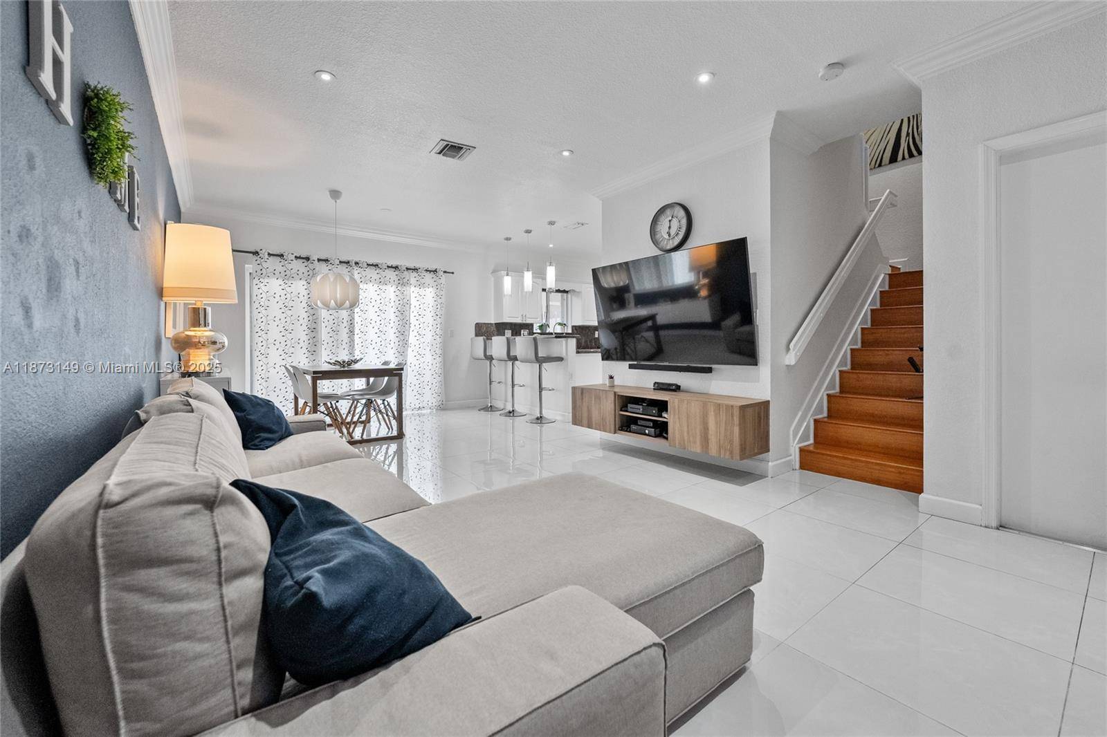 Beautifully maintained 3 bedroom, 2.