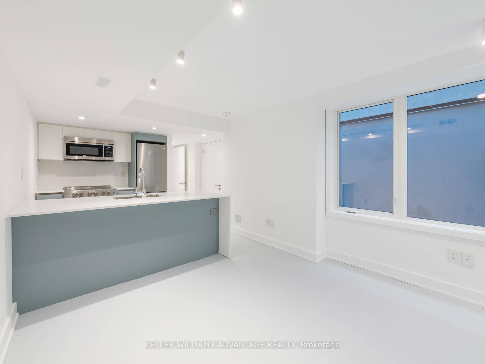 This newly renovated 800 sq ft unit offers condo quality living without the hassle of a high rise, blending modern design with comfort in the heart of Trinity Bellwoods.