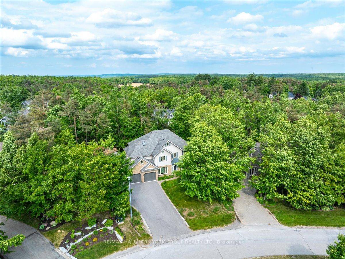 Escape the City amp ; Embrace the Horseshoe Valley Lifestyle !