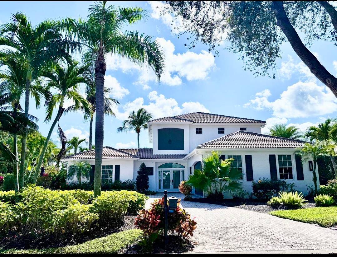 DOUBLE LOT ! Rarely offered Admirals Cove home on 1 2 acre, lushly landscaped PRIVATE location.
