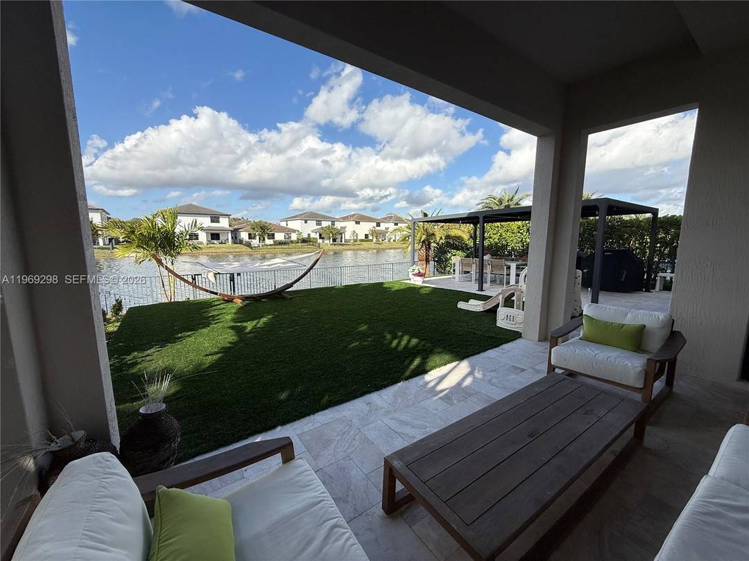 The most beautiful home in the Marbella community in Miramar and the largest Lennar modern model has been completely transformed.