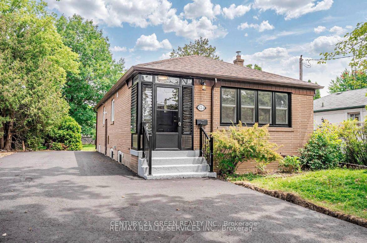 Absolutely Stunning, Fully Detached Bungalow Situated Near Downtown Brampton is Available For Lease.