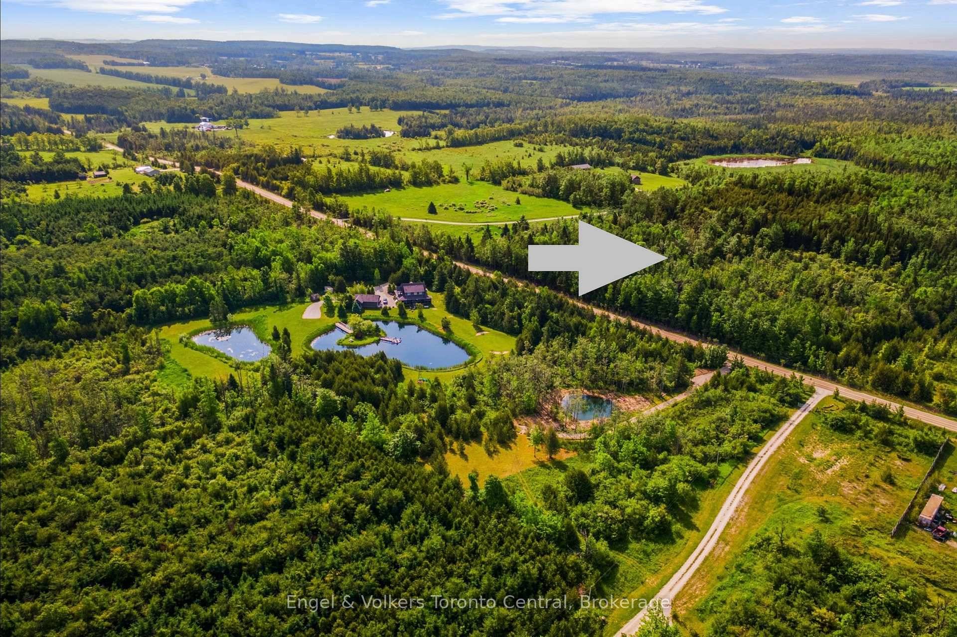 The subject property is located just north of Singhampton with frontage on Concession 8B.