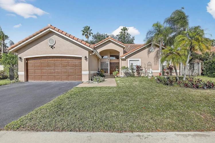 Spacious and well maintained home located in the desirable Davie are.