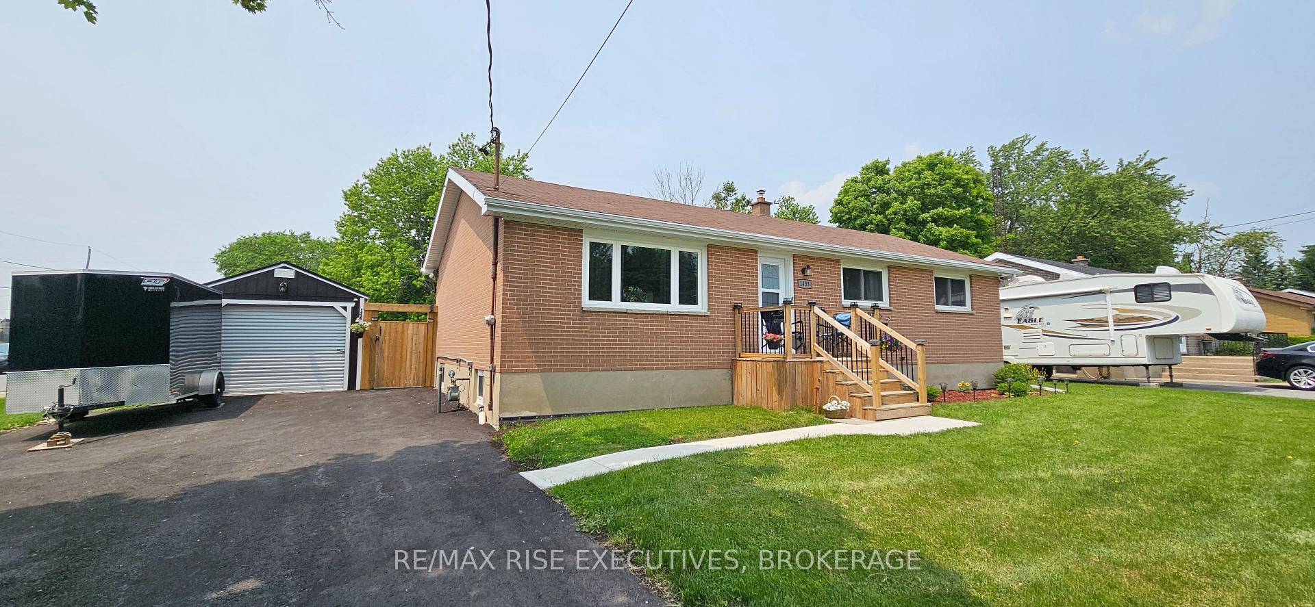 Solid completely renovated all brick bungalow, 3 1 bedrooms, 2 full baths and fully finished lower level.