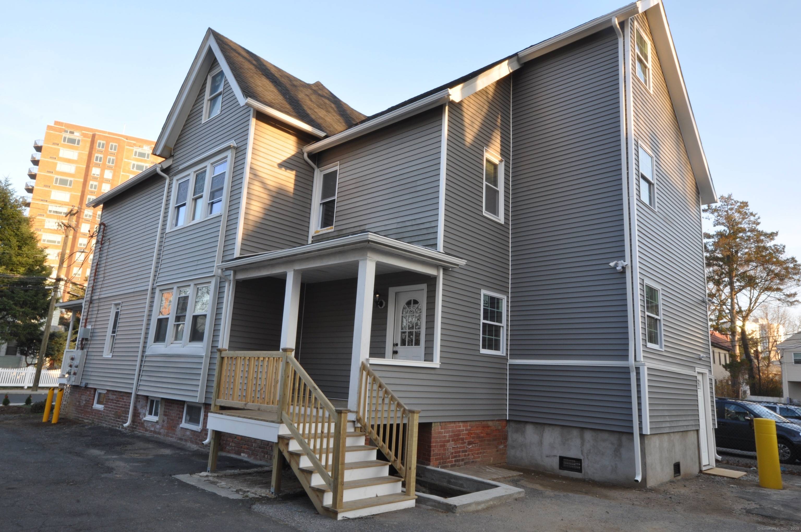 4 Family at 39 North St, Downtown Stamford, CT Prime Investment Opportunity in the Heart of Stamford Rare 4 family property ideally located at 39 North St, right in vibrant ...