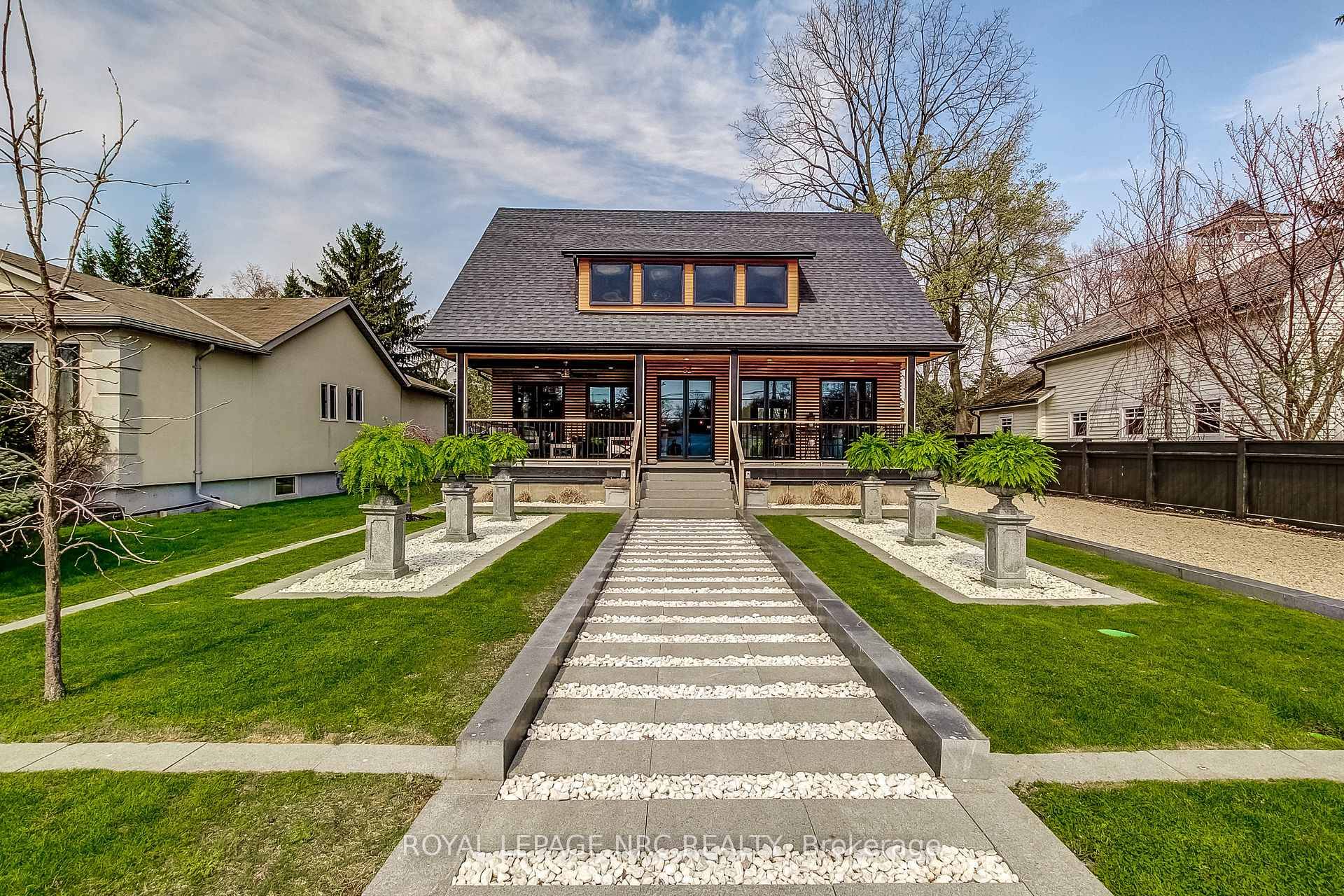 Situated just two blocks from the historic and picturesque Queen Street, where gourmet dining, boutique shopping, and world class theatre are part of everyday life, 33 Gage Street presents a ...