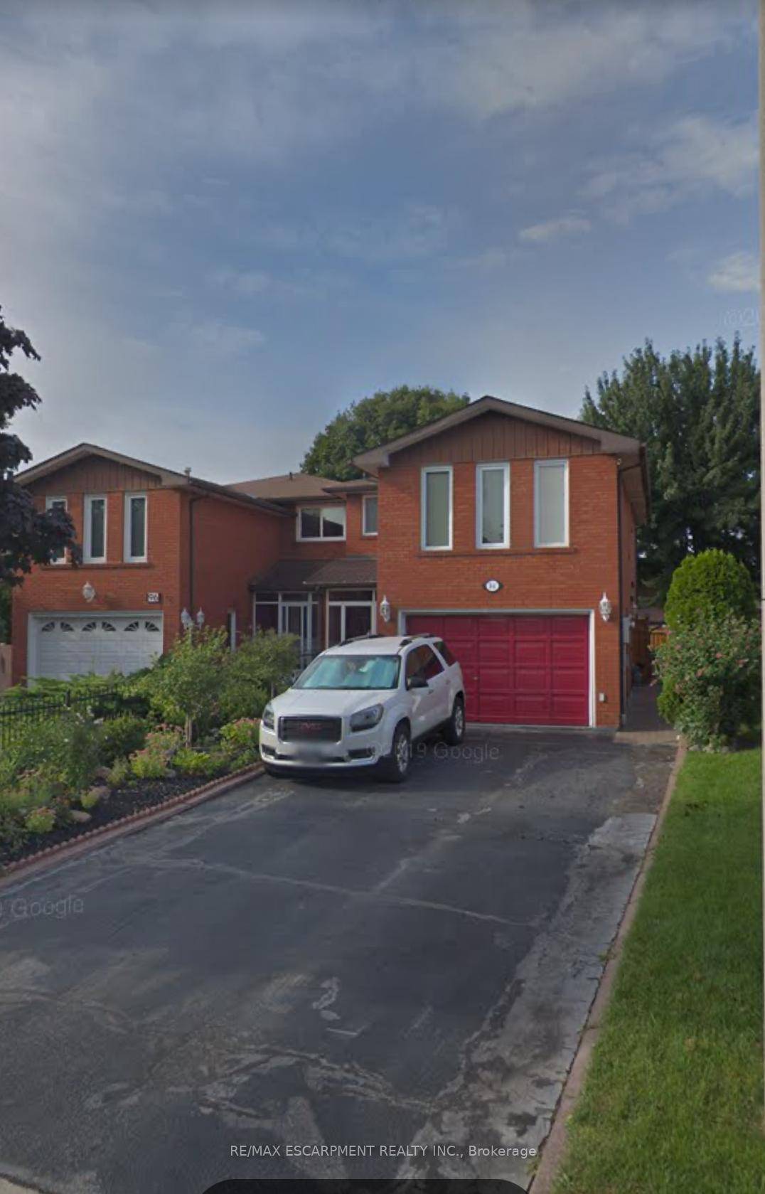 Charming 1 Bedroom Basement Apartment in the Heart of Streetsville !
