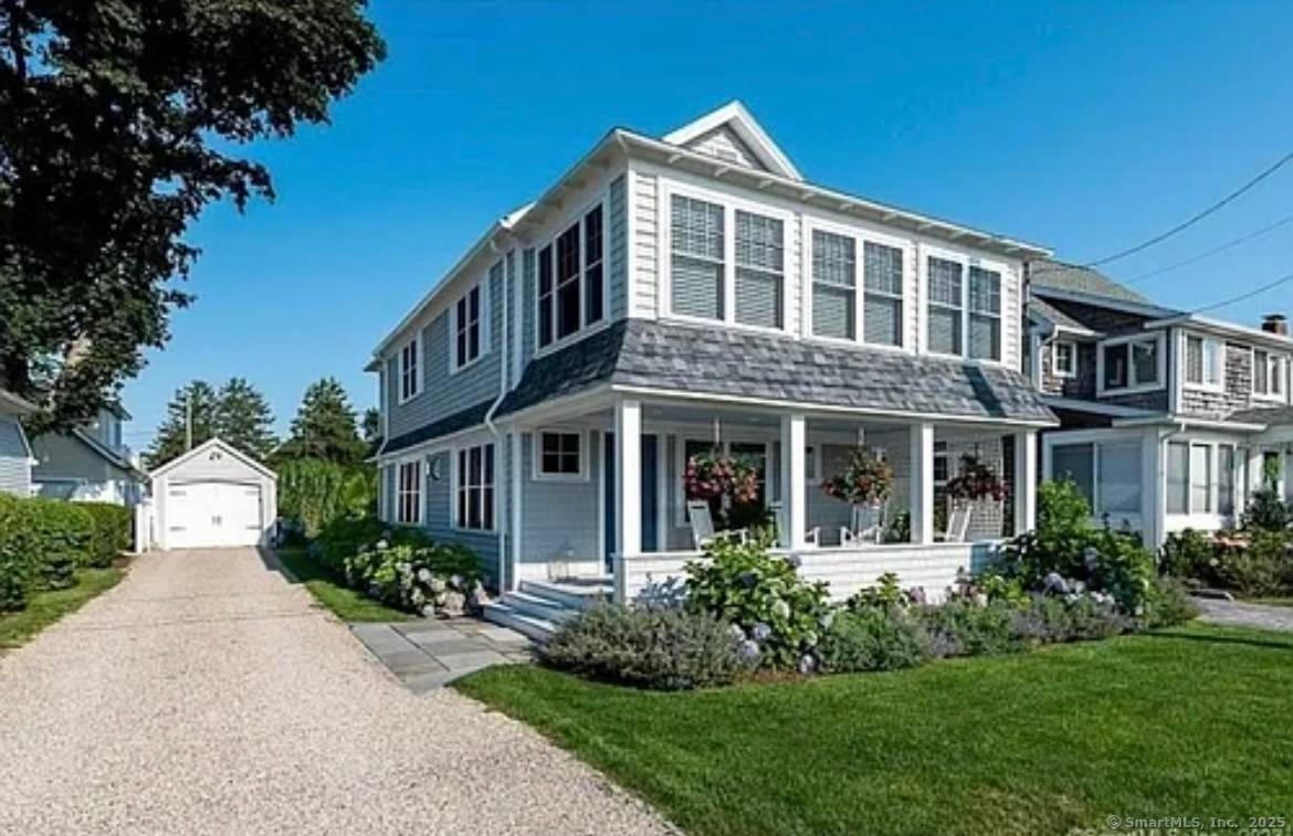 Waterviews. Recently renovated year round Cottage in Knollwood Beach Association 2 doors down from the waterfront.