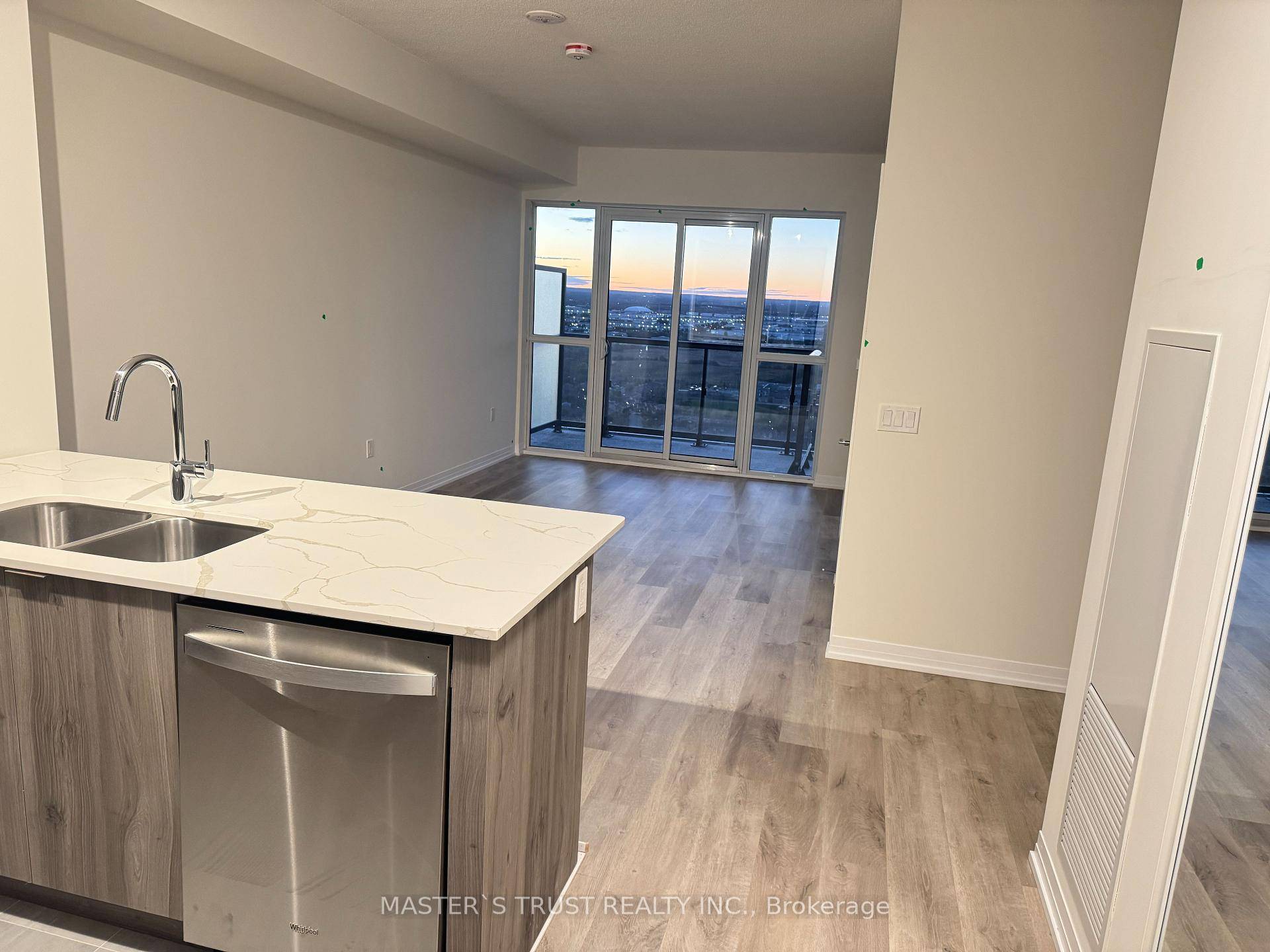 Brand new 1 bedroom condo at Gemma by Pinnacle Never lived in, this stylish suite features modern finishes throughout including laminate flooring, sleek kitchen with stainless steel appliances, backsplash and ...