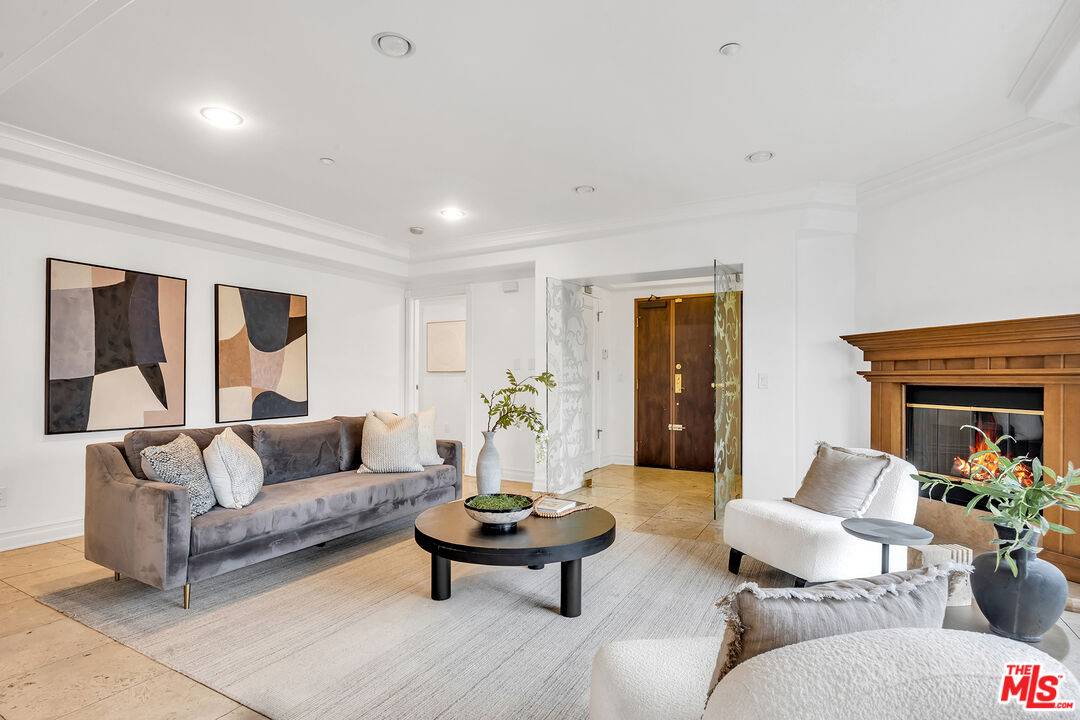 871  GRANVILLE AVE 3BR Brentwood La