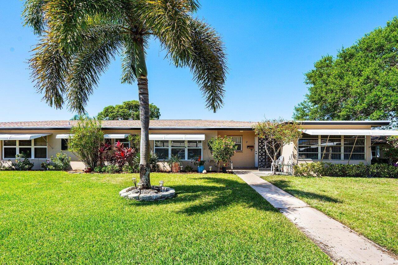 Welcome to your HGTV inspired villa style condo in the heart of Delray Beach !