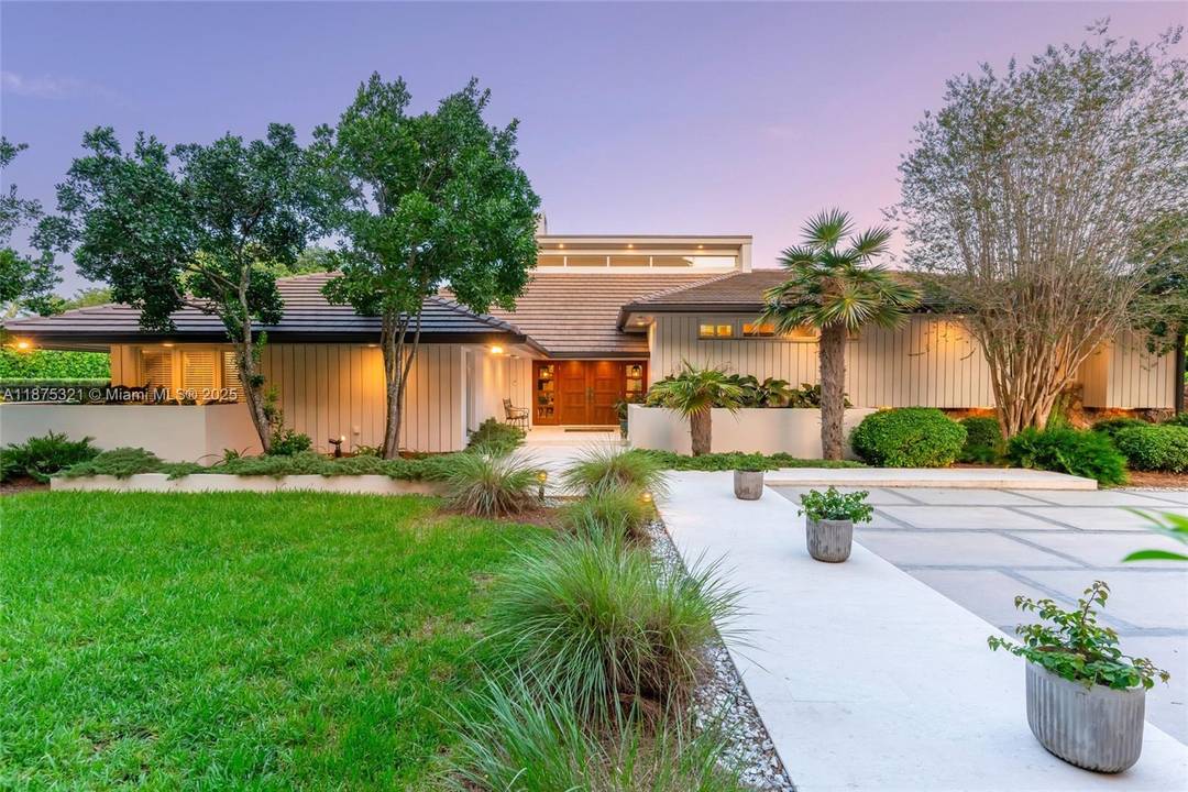 Experience timeless elegance in this 5 bed extra room, 5.