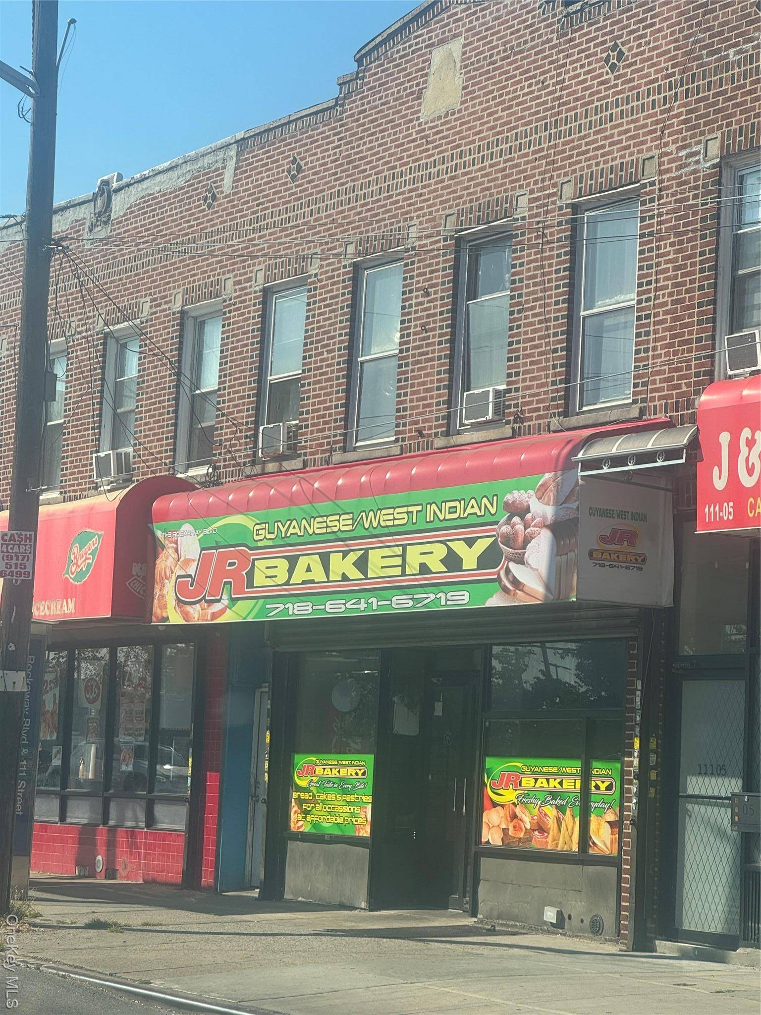Excellent investment opportunity in Richmond Hill, with huge store front, full finish basement, and 2 apartments on the 2nd floor.
