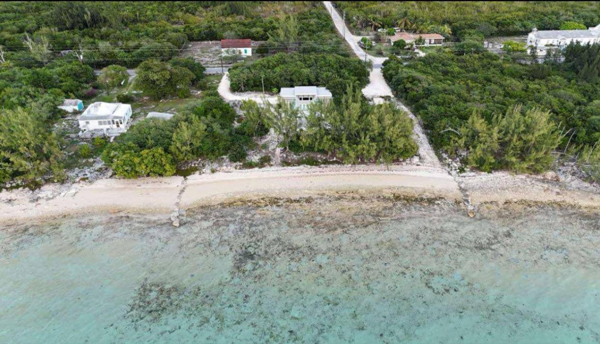 SIMMS BEACHFRONT HOME Single Family Home Long-Island-Bahamas