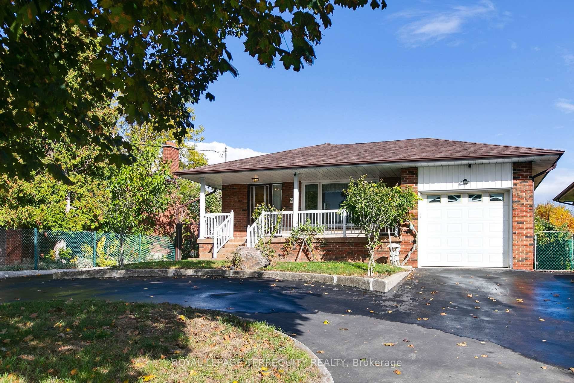 Solid and Spacious Toronto Bungalow that has Been Maintained by Proud Owners !