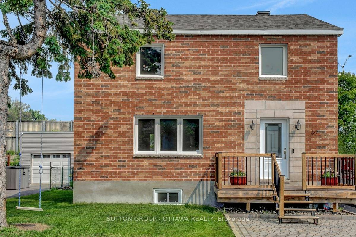 Beautifully renovated single family home in the sought after Dows Lake Civic Hospital neighbourhood, steps from Dows Lake, the LRT, hospitals, schools, parks, places of worship, Little Italy, Chinatown, shops, ...
