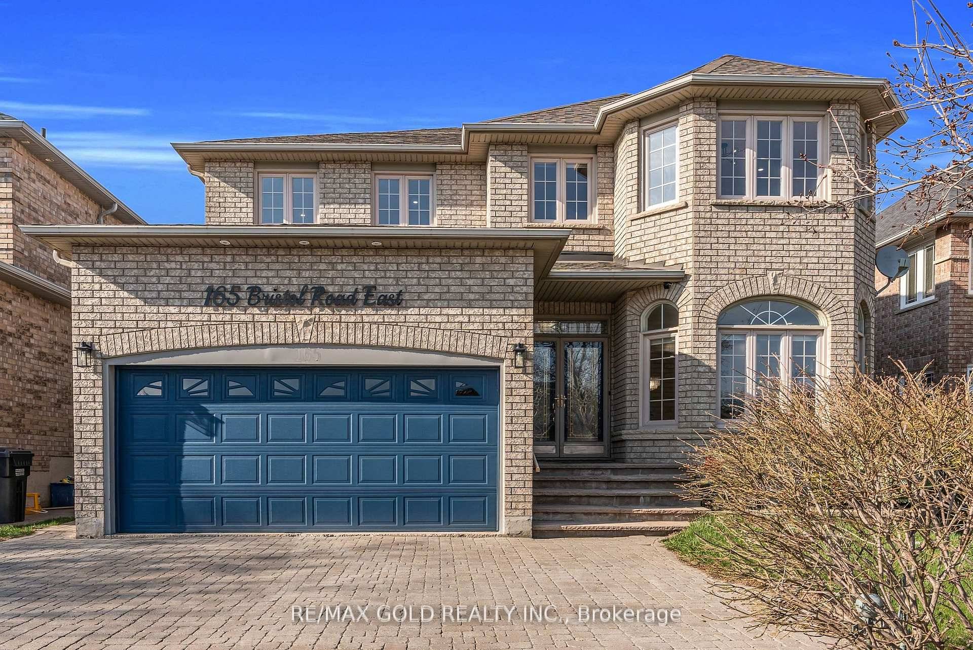 Live in luxury in this impeccably upgraded 4 bedroom detached Greenpark home in the heart of Mississauga !