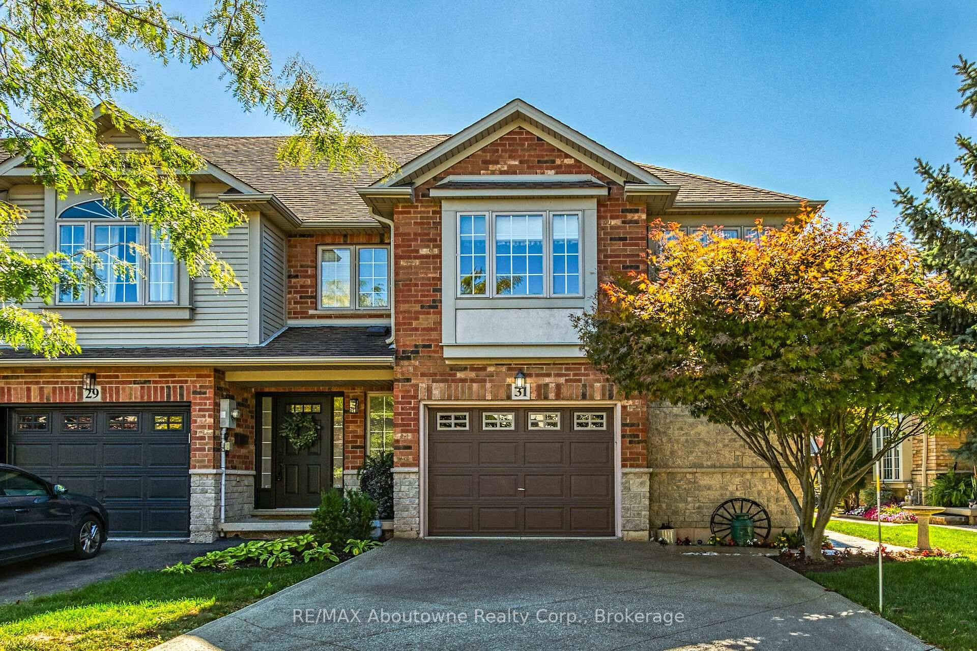 Welcome to this well maintained freehold 2 bedroom, 2.