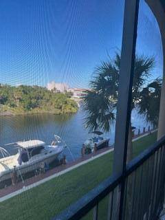 Beautifully redone waterfront condo available for seasonal rental !