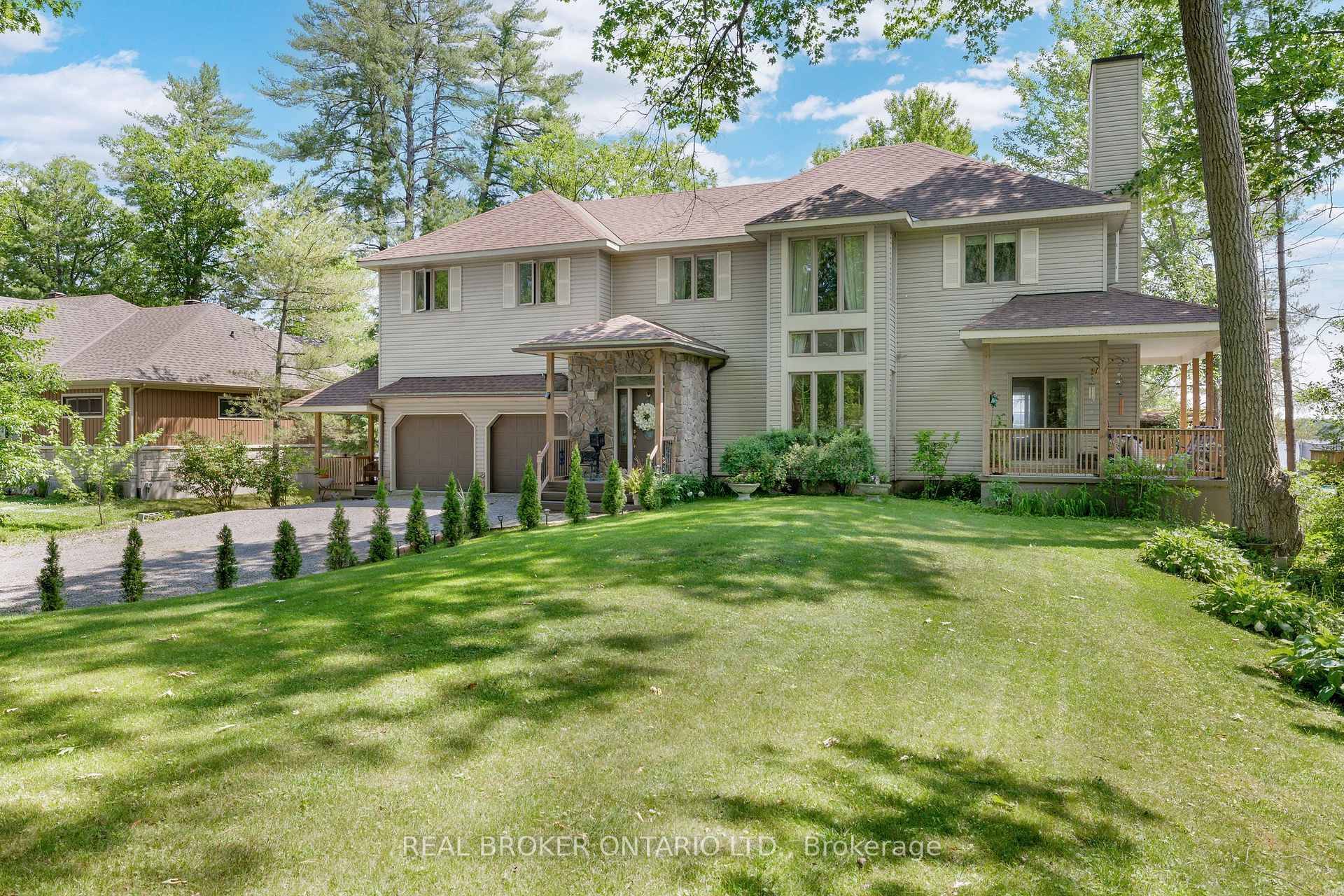 Welcome to your year round waterfront retreat in the heart of Constance Bay.