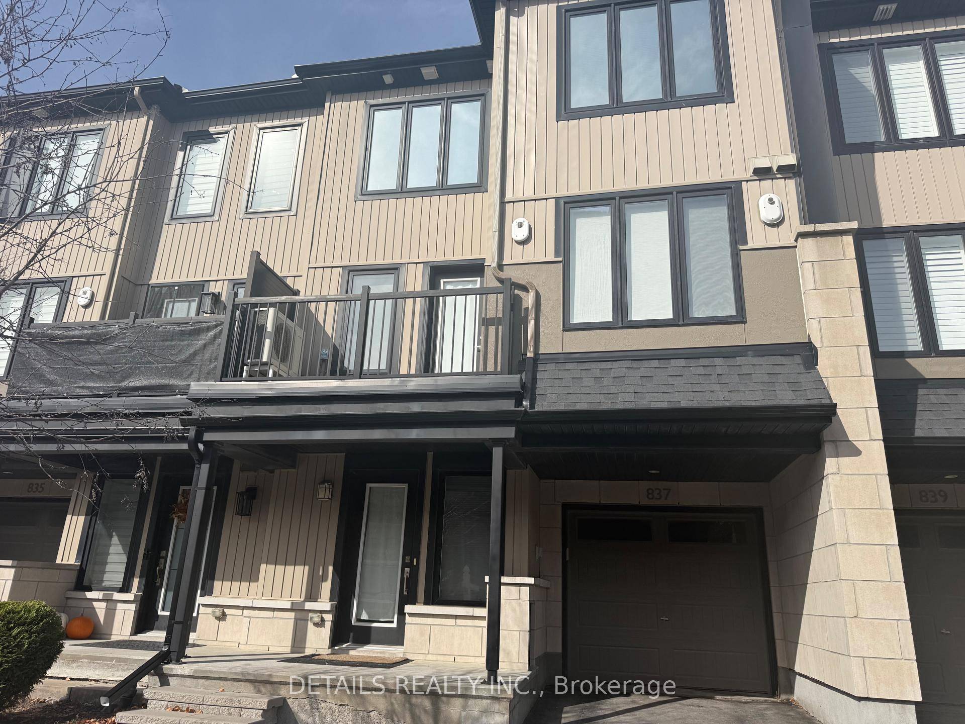 Welcome to Monahan Landing, a charming and peaceful community in the heart of Kanata's south end !