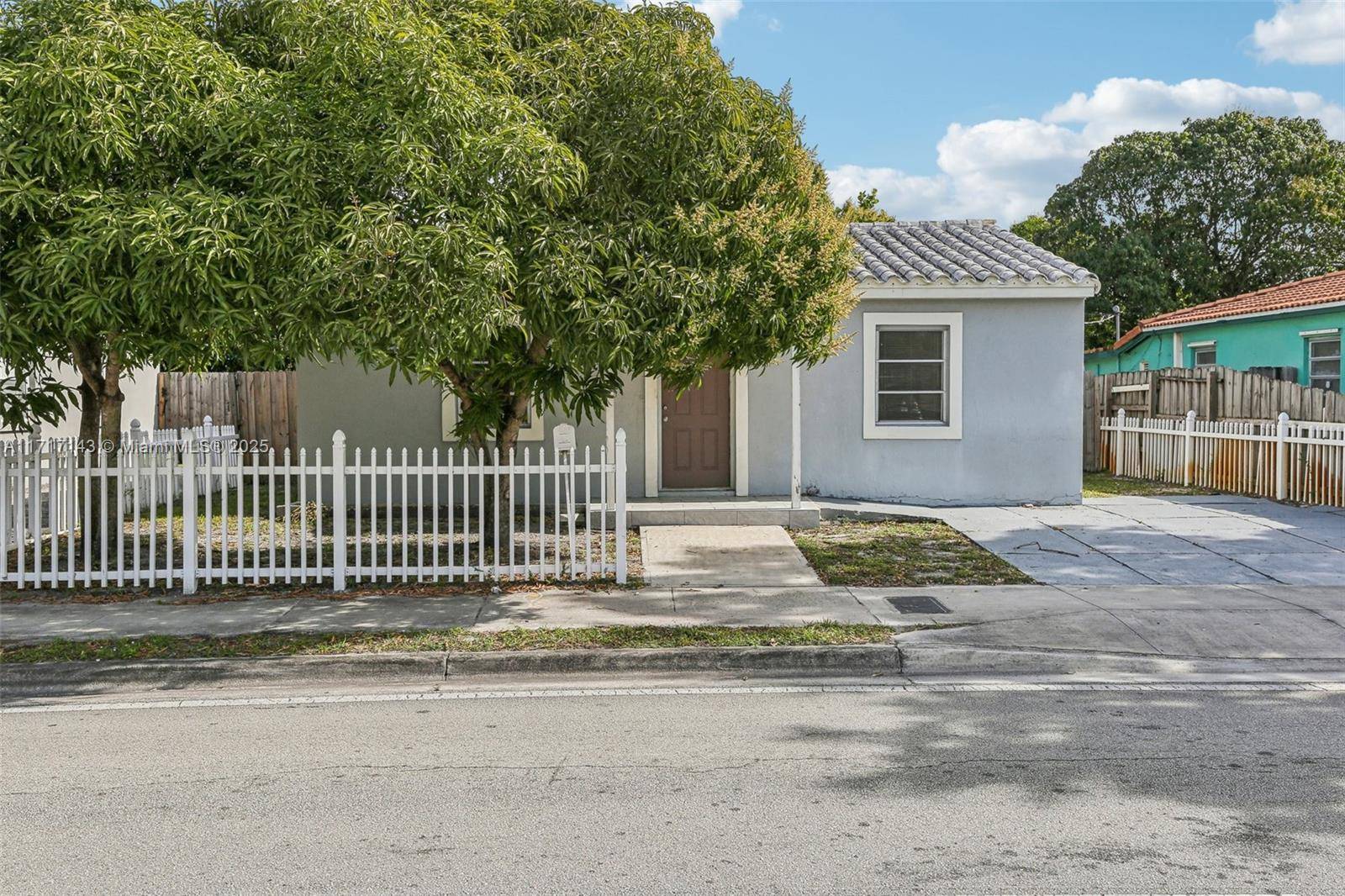 Welcome to your dream home in the heart of Fort Lauderdale !