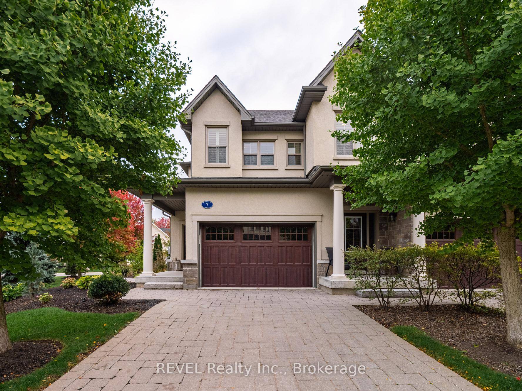 Luxury Living in the Heart of Niagara on the Lake.