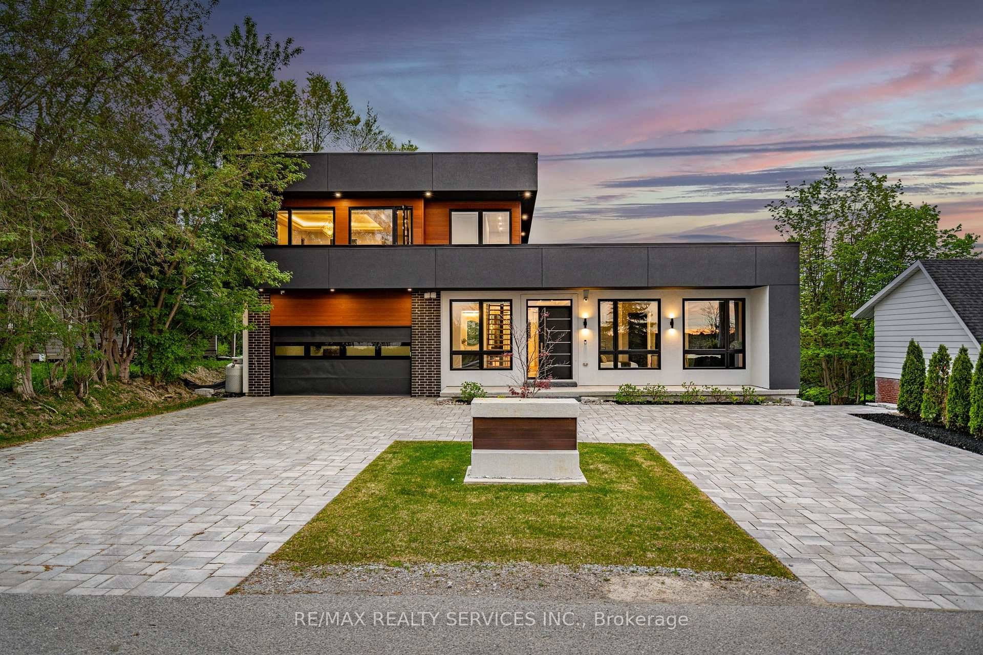 Wow Absolute Showstopper Custom Build Home amp ; Finishings Throughout Entire Bungaloft Home.