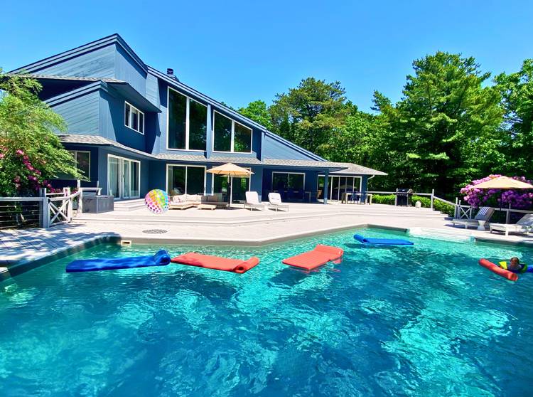 6 bedroom private home w tennis, pool on 4 acres in Water Mill