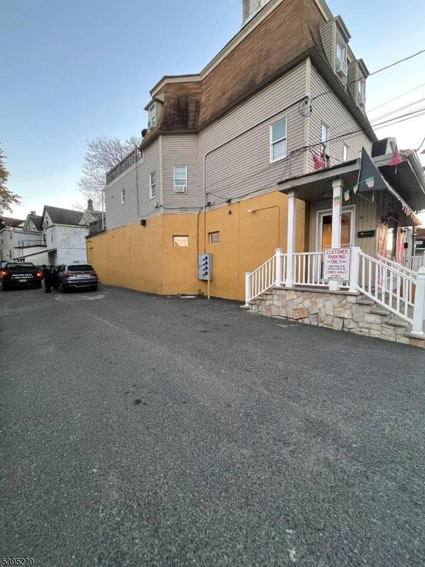 Fully operational Portuguese BBQ restaurant with a loyal customer base and incredible growth potential.