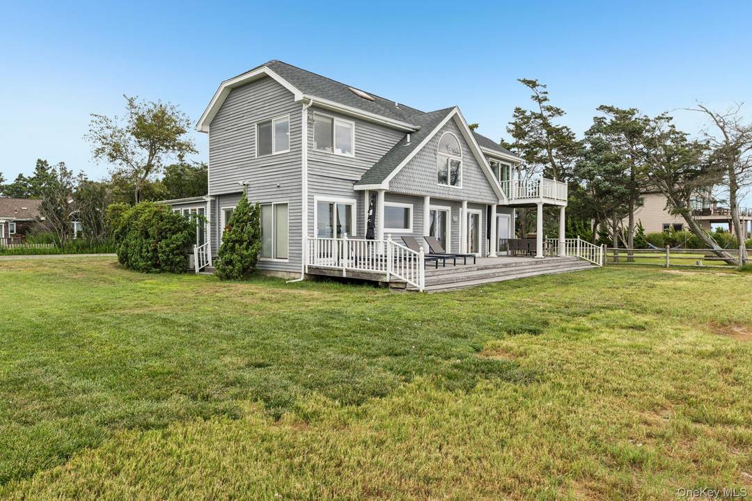 Welcome to 5 Bay Road, East Patchogue in beautiful Bellport Beach Estates !