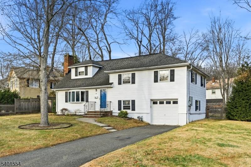 Located in Morristown ? s sought after Lidgerwood Park neighborhood, this spacious split level rental offers 4 bedrooms, 2 full bathrooms, a den, and an attached one car garage.