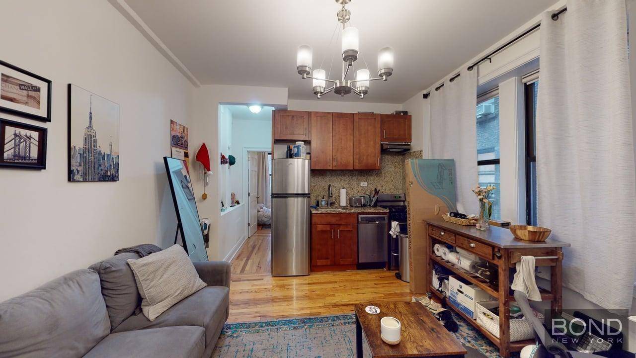 Fully Renovated 3rd Floor 1BR in a Classic Pre War Building !
