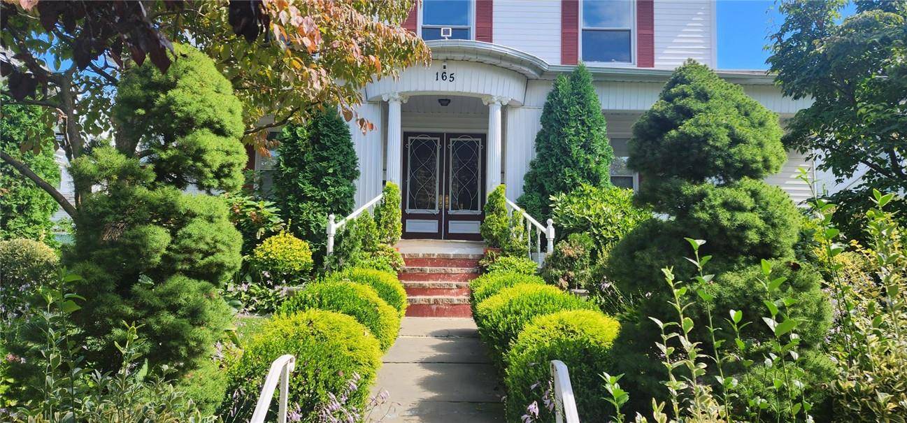 Spacious three bedrooms apartment, each bedroom has ensuite bathroom.