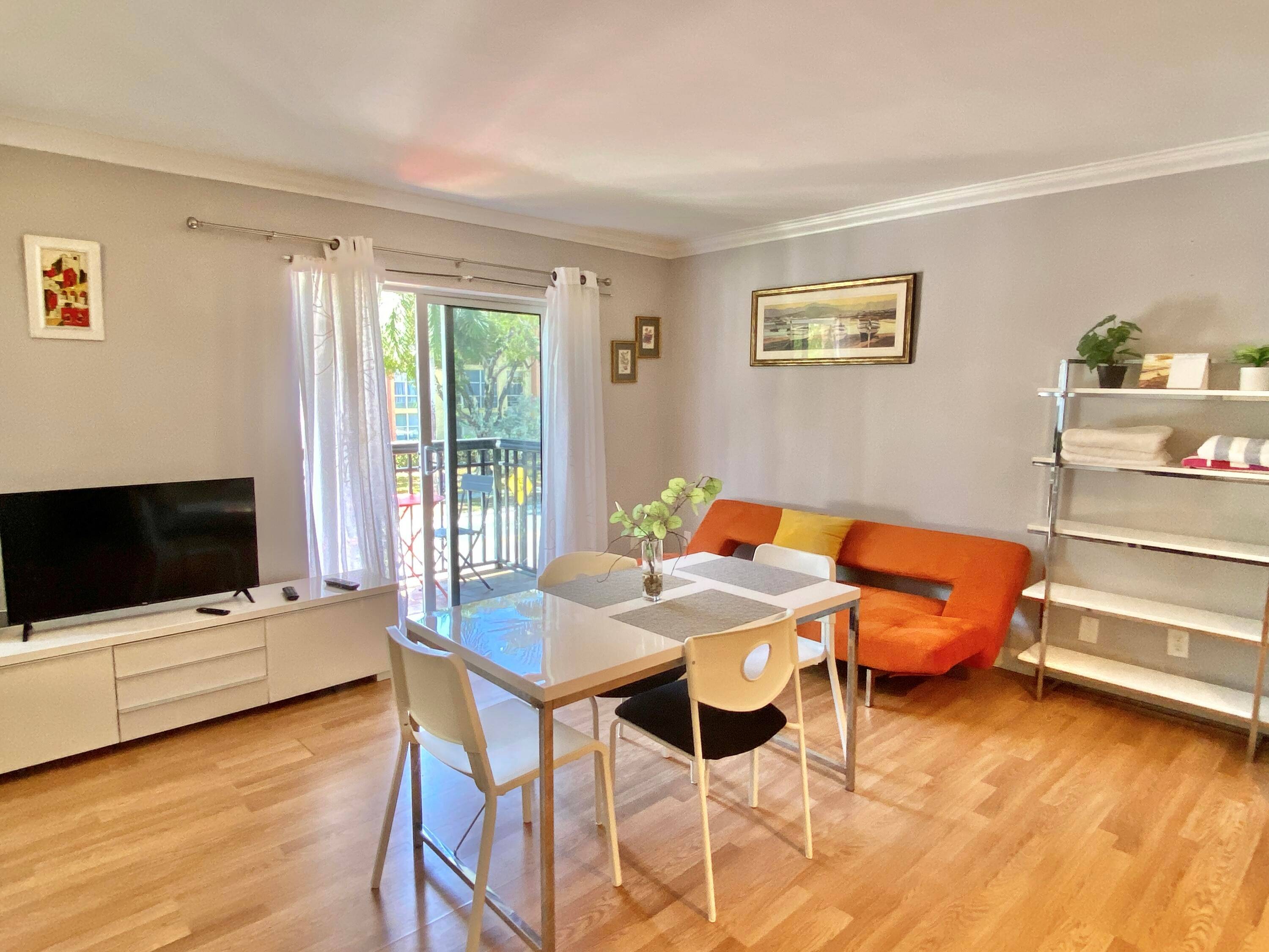 Welcome at Salem house ! This charming 1 bedroom 1 bathroom located on the 2nd floor offers a charming balcony facing the south.