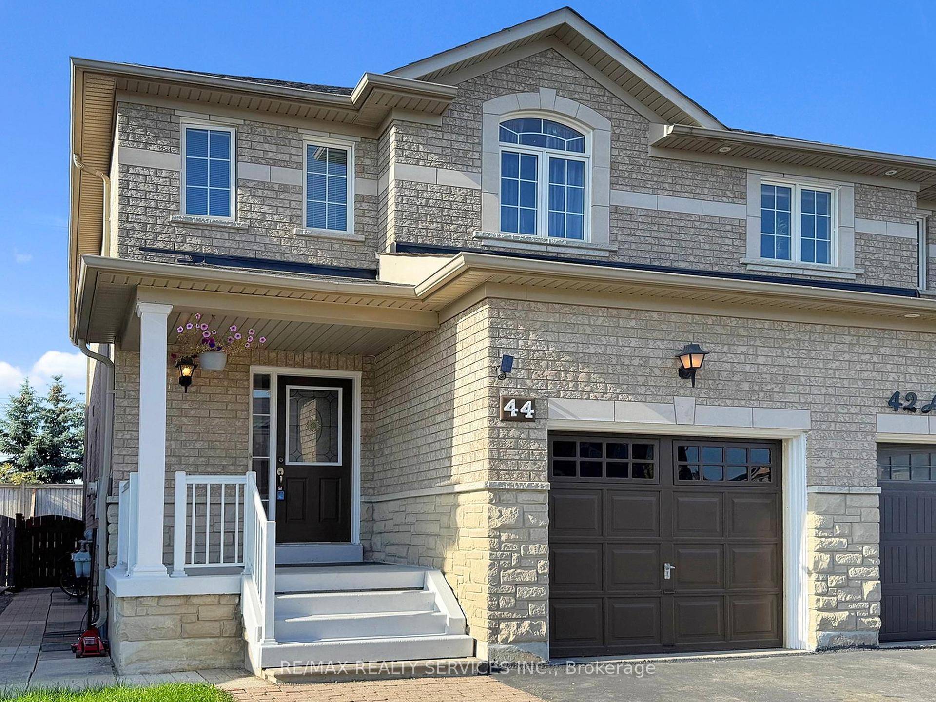 Welcome Home To 44 Amethyst Circle !