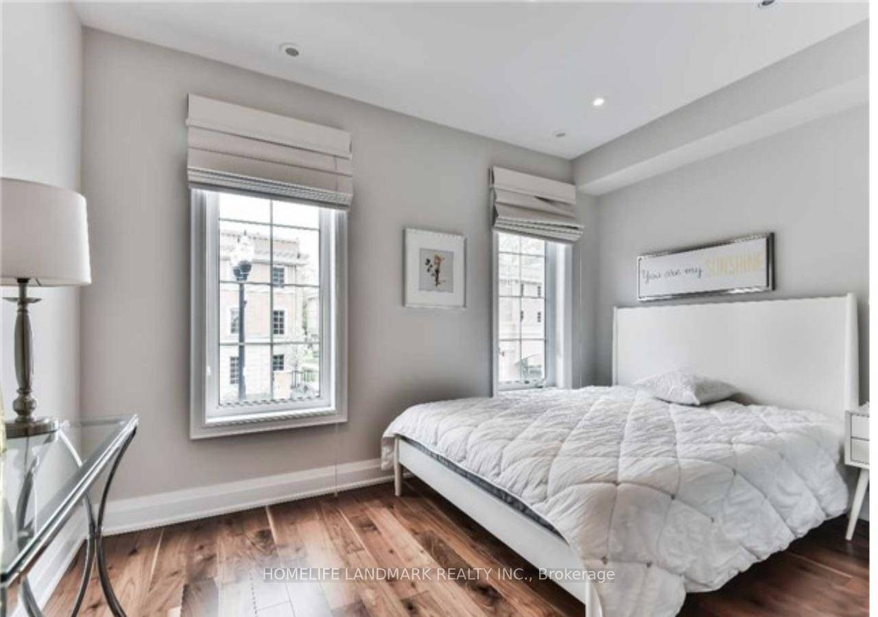 Show With Confidence ! In The Prestigious Lawrence Park Neighborhood.
