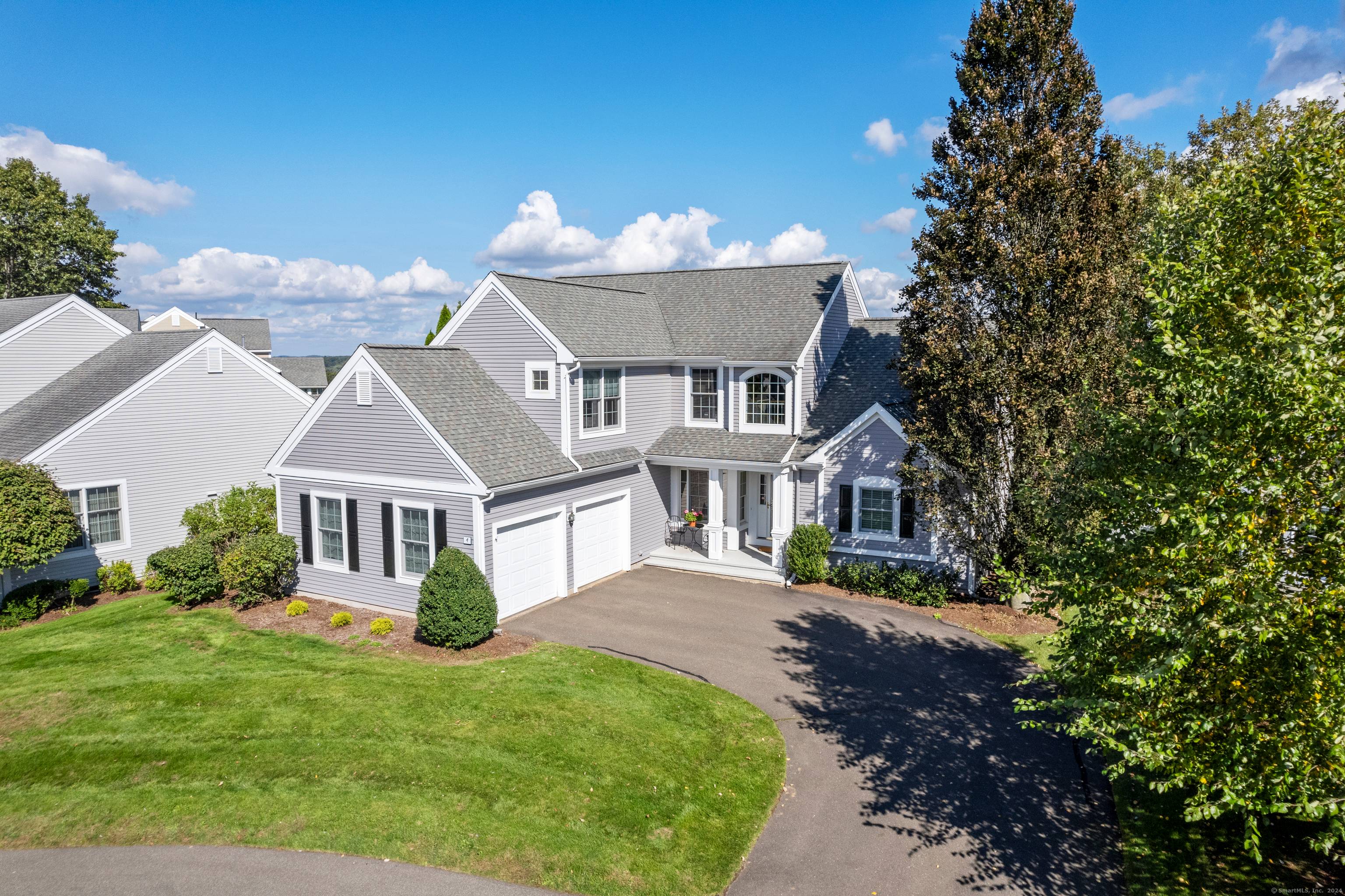 This striking Sunningdale model is set along the prestigious PGA golf course and offers an open, inviting layout designed for both everyday living and entertaining.