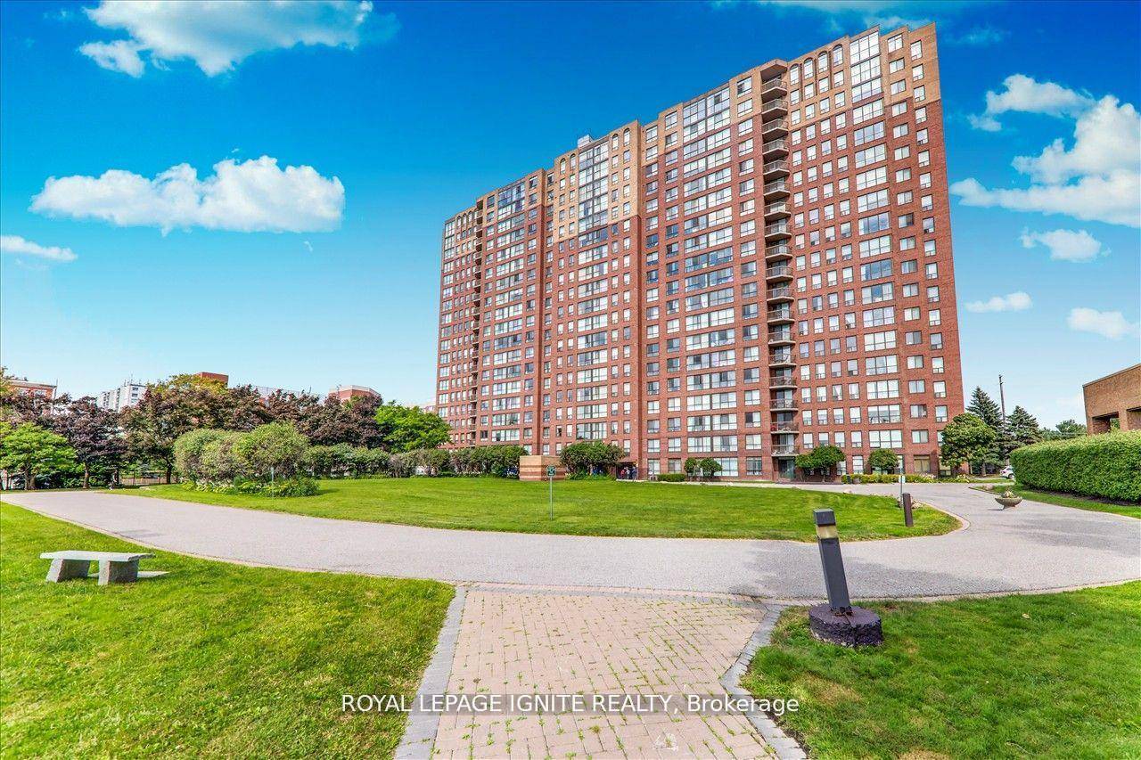 Experience elevated living in this penthouse offering breathtaking unobstructed western views of the CN Tower and downtown Toronto skyline.