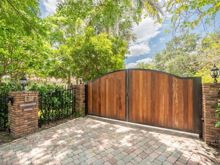 Astonishing House Ranch Animal horse lover's compound in a 2.