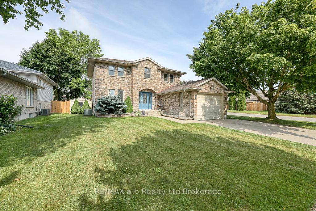 Be sure to click the video play button for additional photos and a full property tour !