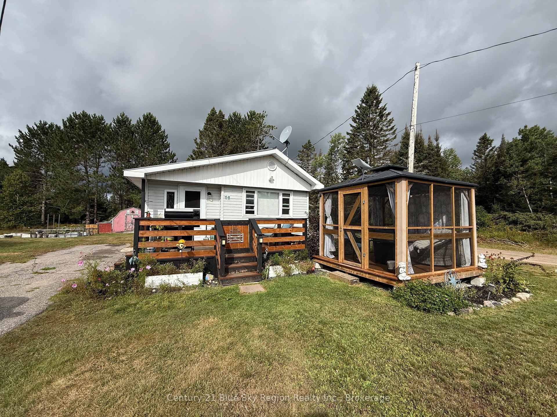 Welcome to this delightful 3 bedroom, 1 bathroom mobile nestled in a vibrant year round park.