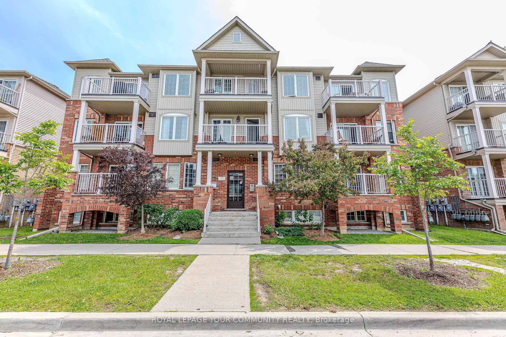 This beautifully kept one bedroom unit stacked condo town home.