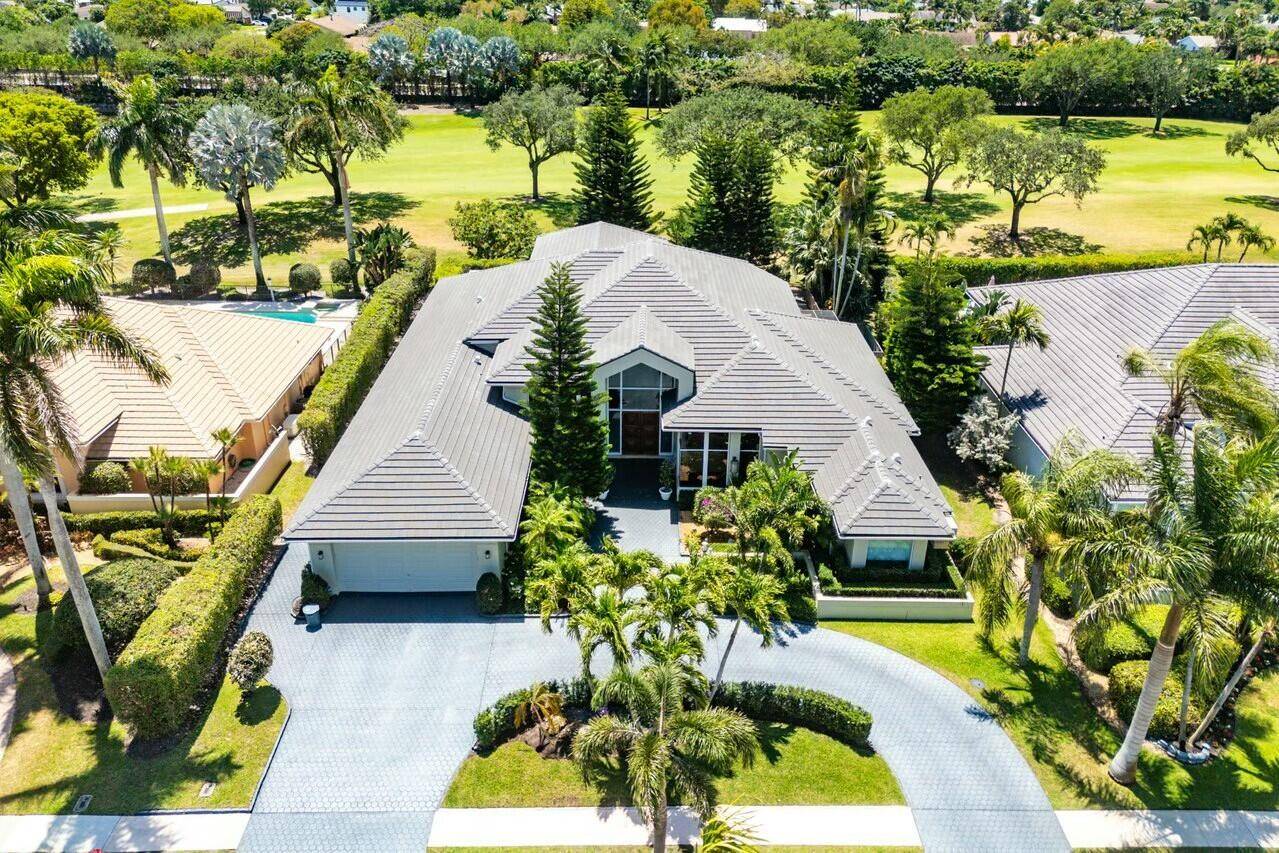 This expansive, custom built estate offers luxurious single story living with soaring 18 foot ceilings and top tier finishes throughout.