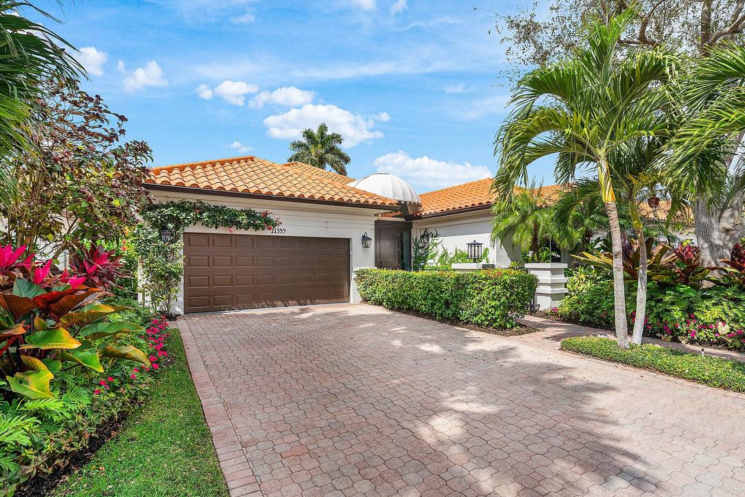 Located in the prestigious Boca Grove Golf amp ; Country Club, this stunningly reimagined residence blends classic refinement w mid century modern design to create a truly turnkey home w ...