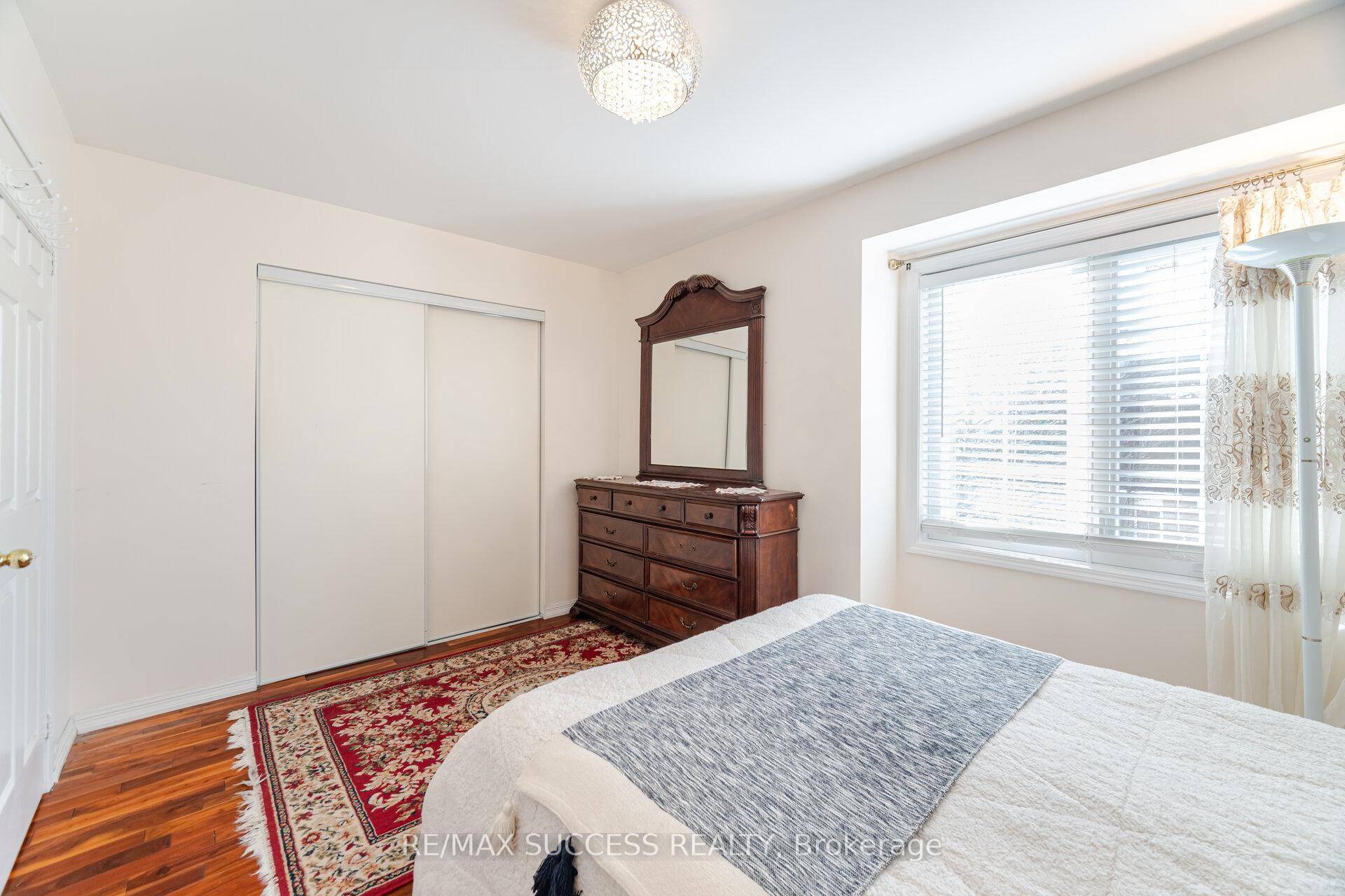 Gorgeous amp ; Bright End Unit 3 Bedroom Condo Townhouse !