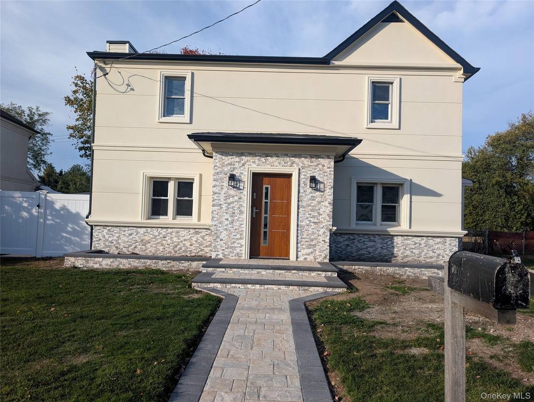 Mint condition house, 8 bedrooms.