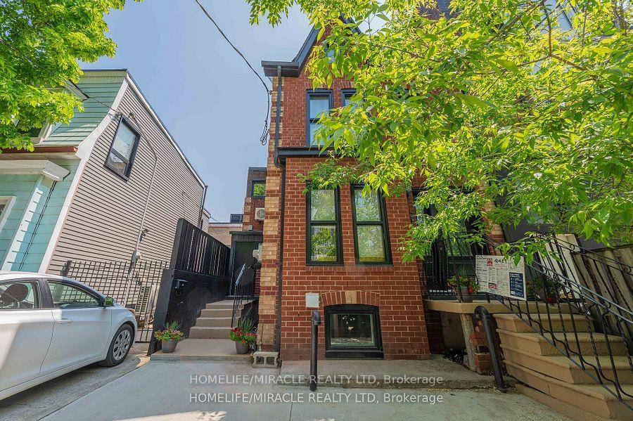 Spacious, Great Central Location In Toronto, Great Investment Opportunity.